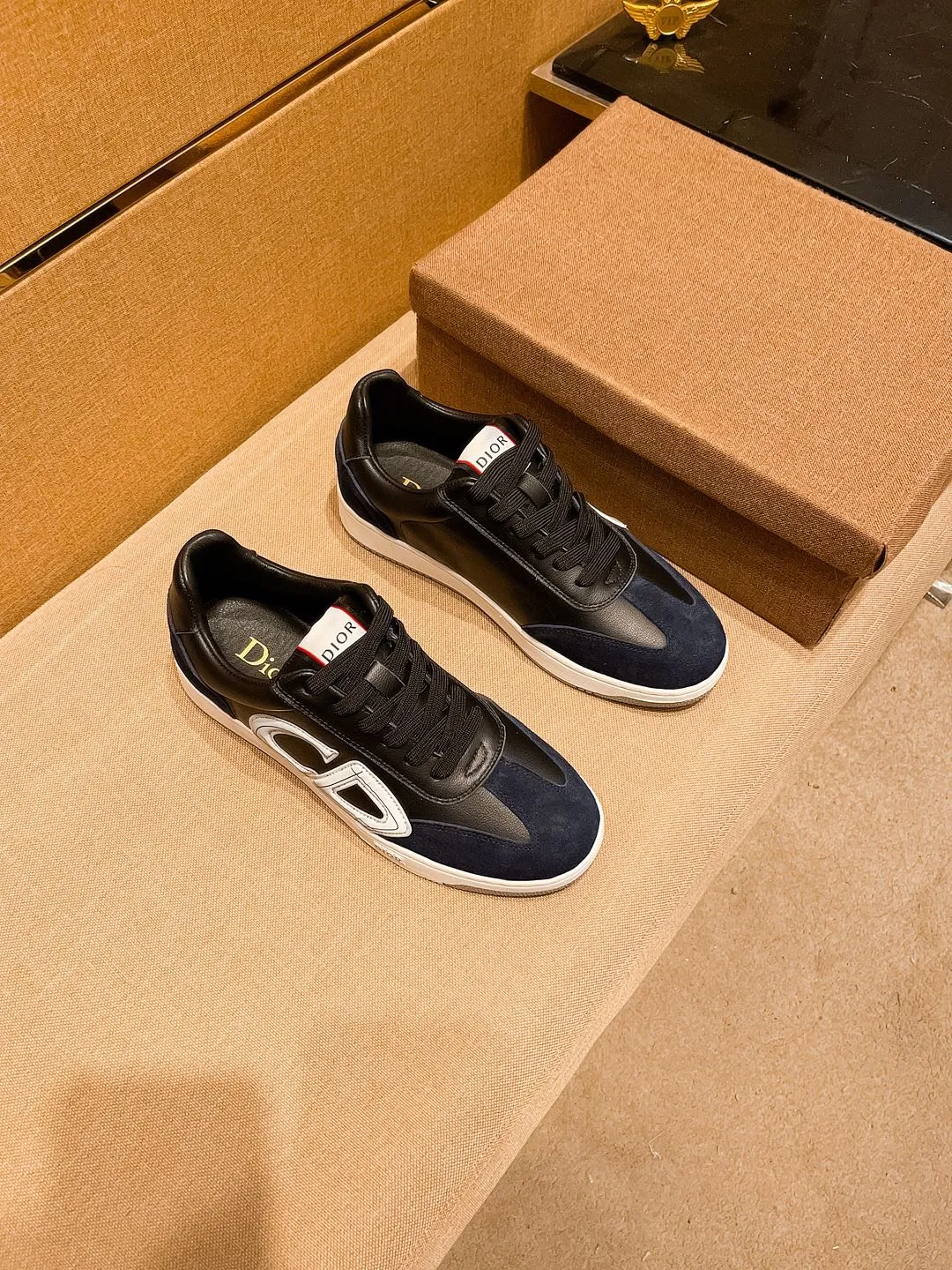 Men's shoes 💰 420💰【Dior】🔥 High-end men's shoes brand official website 1:1 latest masterpiece: the upper is made of Italian imported first-layer cowhide with a comfortable and breathable lining➕original non-slip and wear-resistant outsole🔥, making walking more convenient and comfortable! An exclusive new model, a stunning work, a beautiful 1:1 replica [color] compared to the official quality! Create a fashionable personality to set off your uniqueness! A must-have for trendy men! Classic 🔥Size: 38-44 Color: 🔥 2⃣️colors available🔥.
